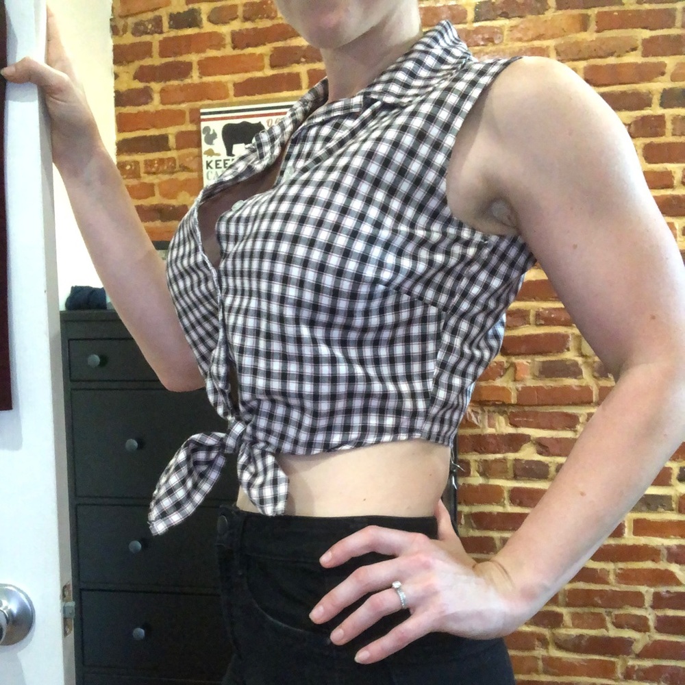 Crop tie front plaid sleeveless shirt